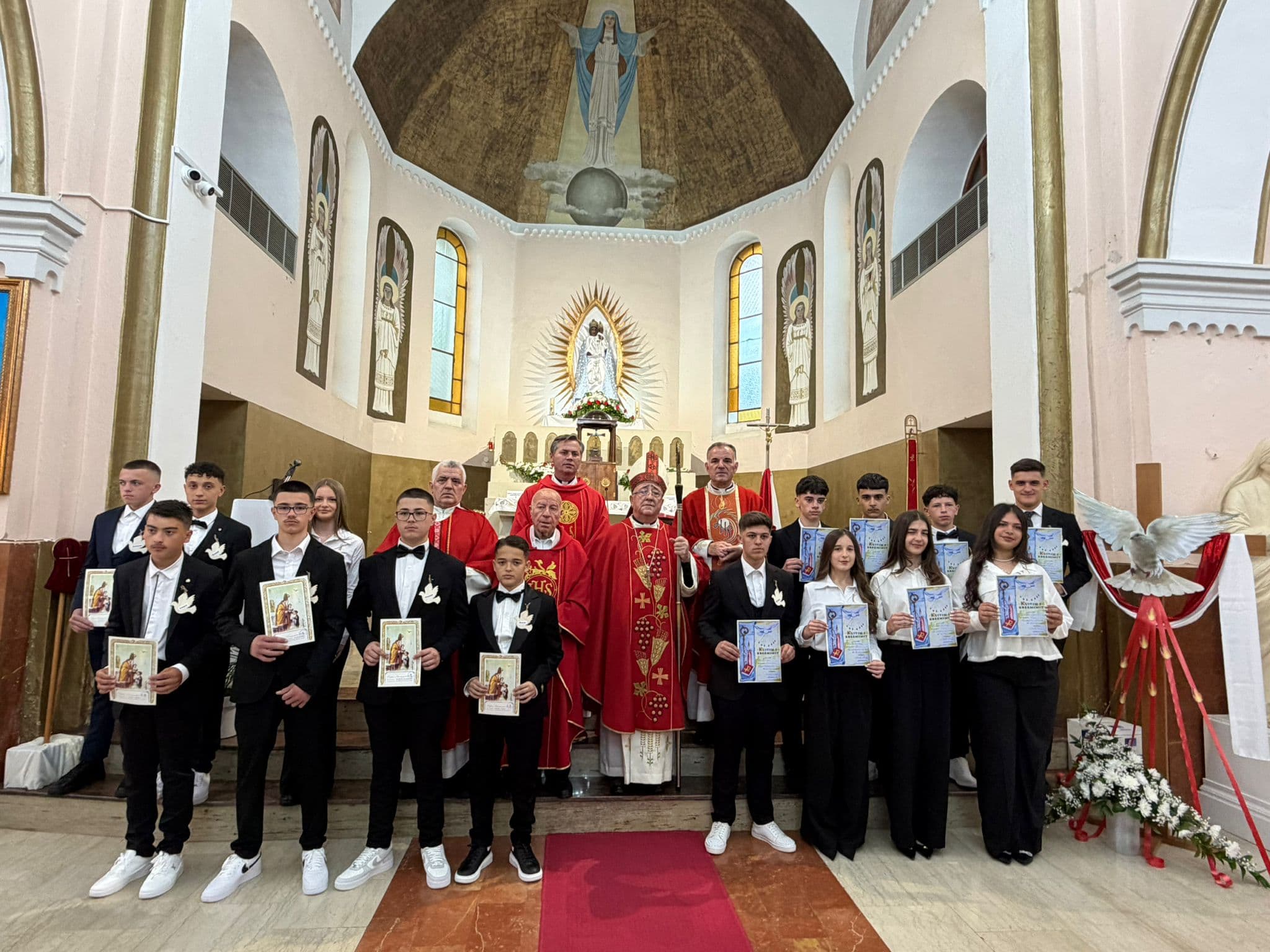 Meshë solemne dhe kremtim i Krezmimit në Shenjtëroren e Letnicës