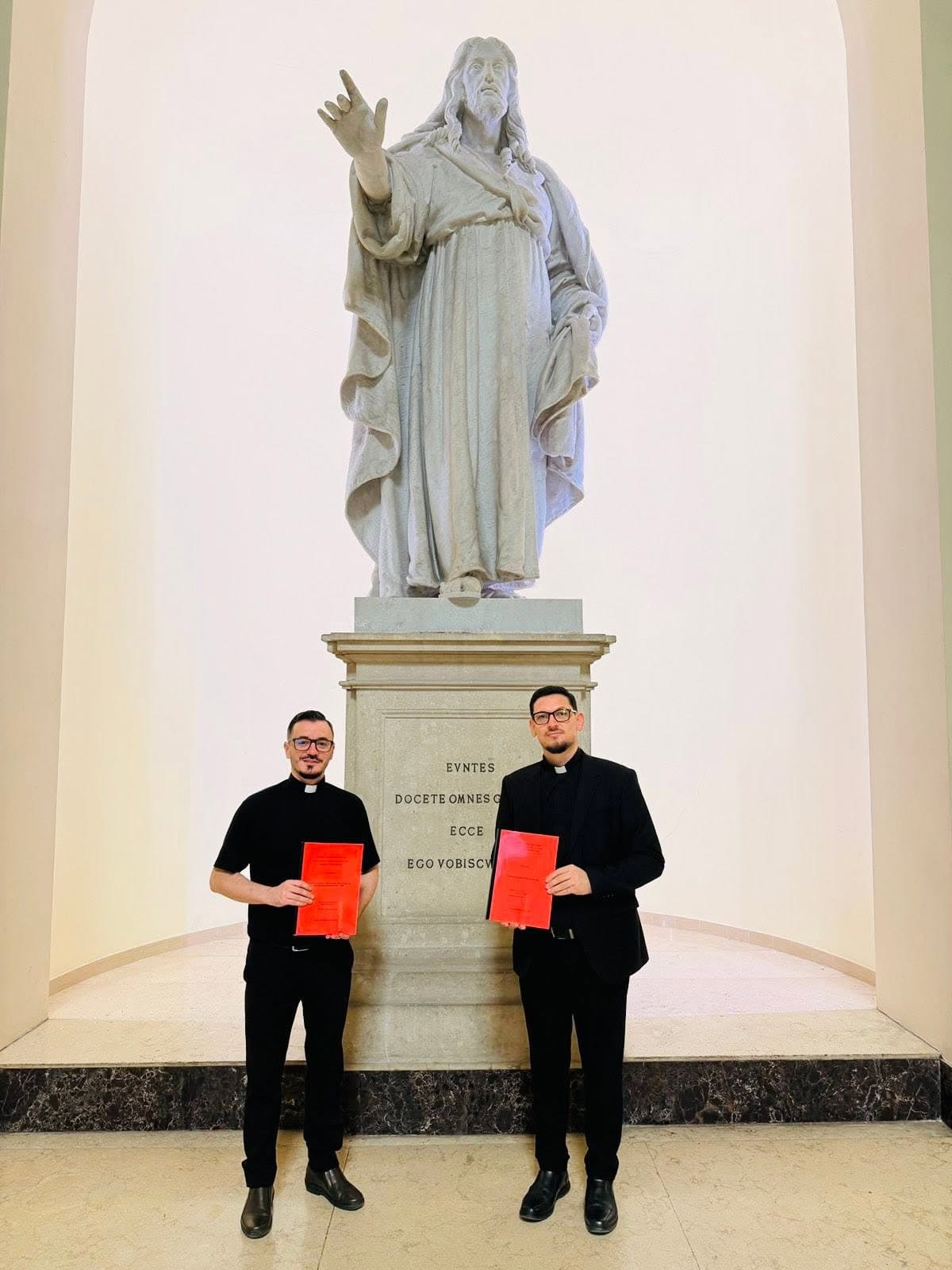 Dy meshtarë të Dioqezës Prizren Prishtinë diplomojnë në Universitetin Papnor Gregoriana në Romë